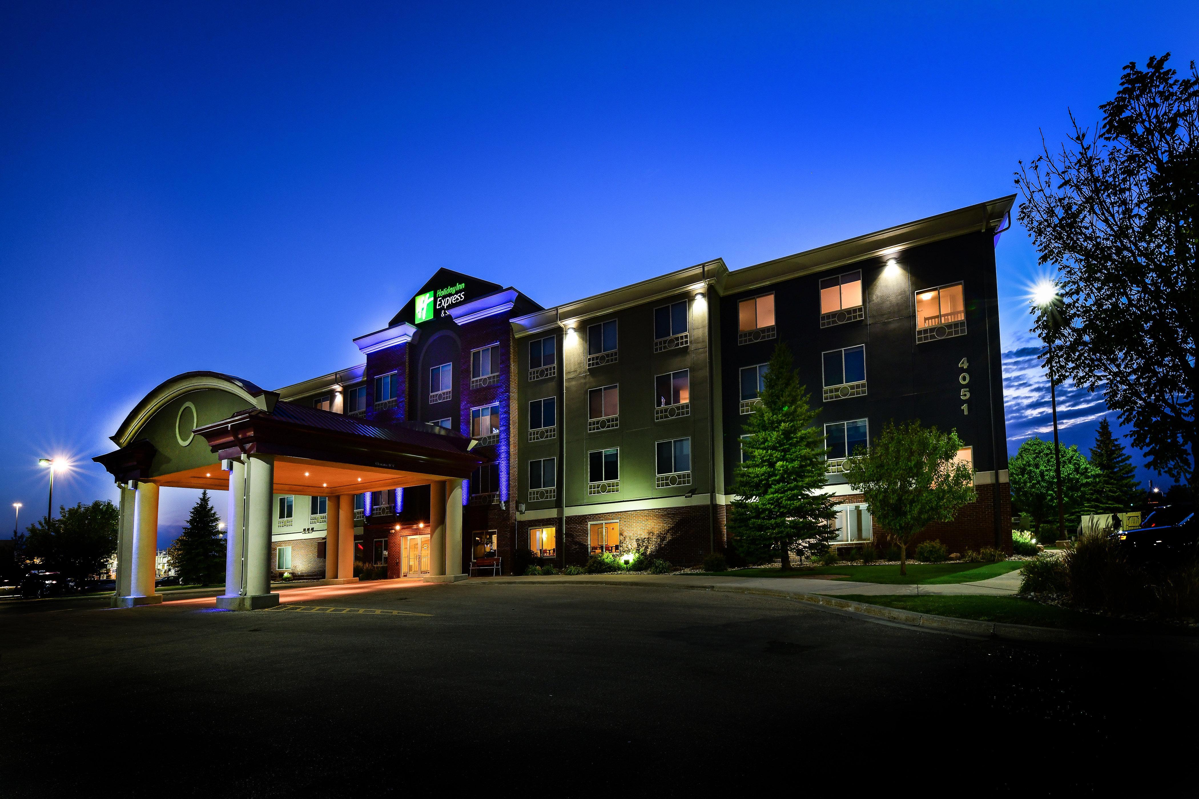 Holiday Inn Express Hotel & Suites Grand Forks, An Ihg Hotel Zewnętrze zdjęcie